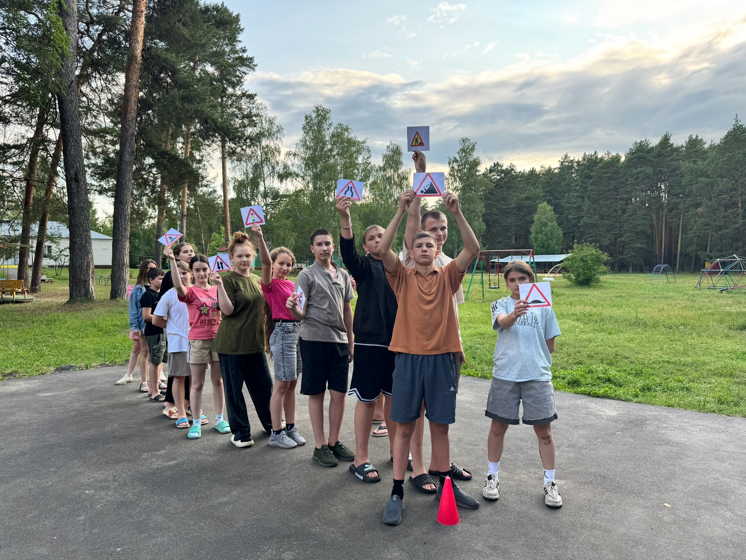 Игра-эстафета «День безопасности дорожного движения»